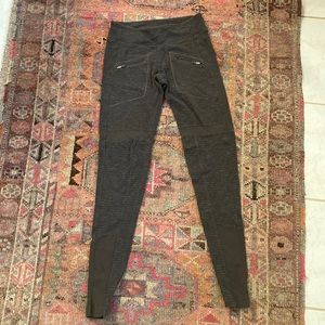 Lululemon size 6 olive green cotton leggings
